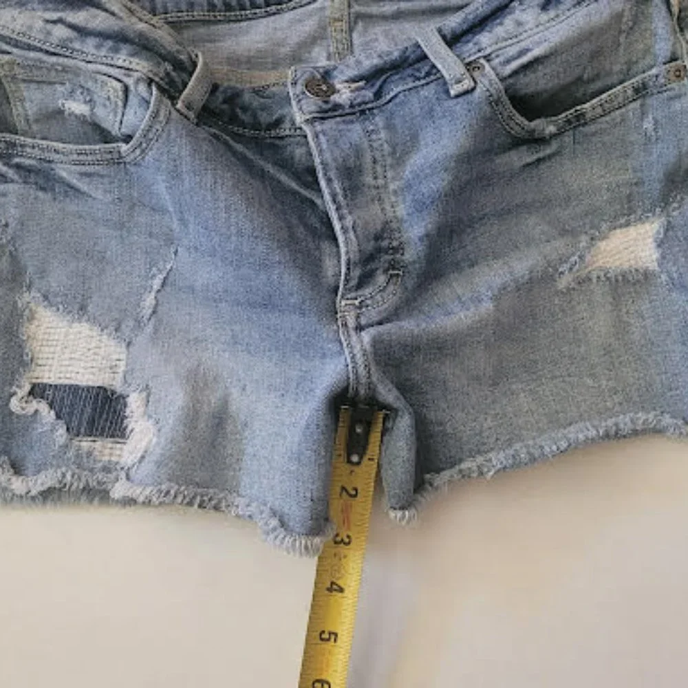 Maurices distressed jean shorts - Size 7/8 - Picture 6 of 7
